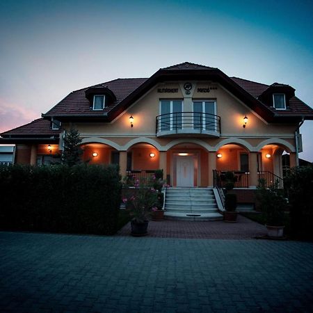 Airport Almaskert Panzio Bed & Breakfast Vecsés Dış mekan fotoğraf