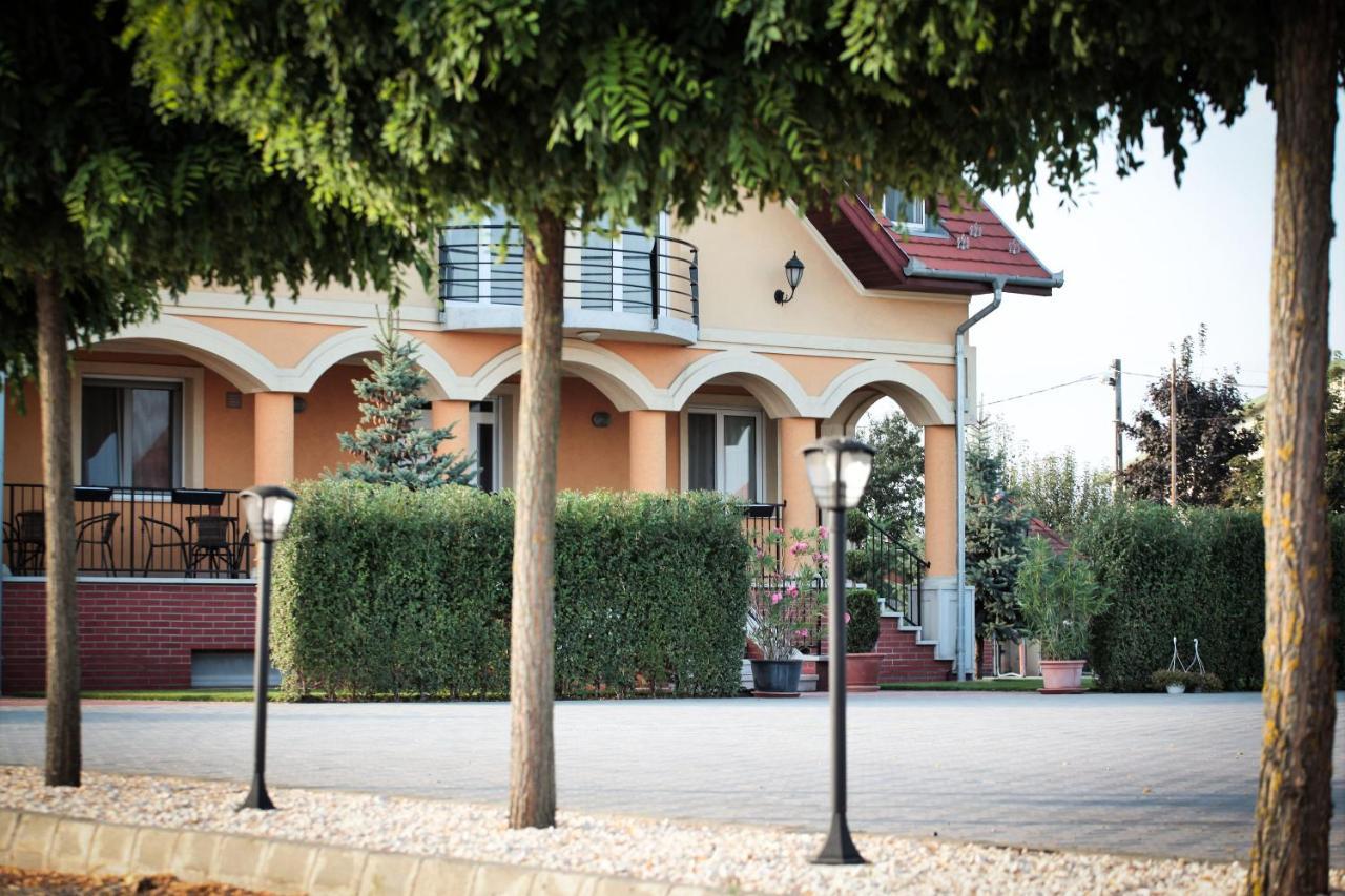 Airport Almaskert Panzio Bed & Breakfast Vecsés Dış mekan fotoğraf