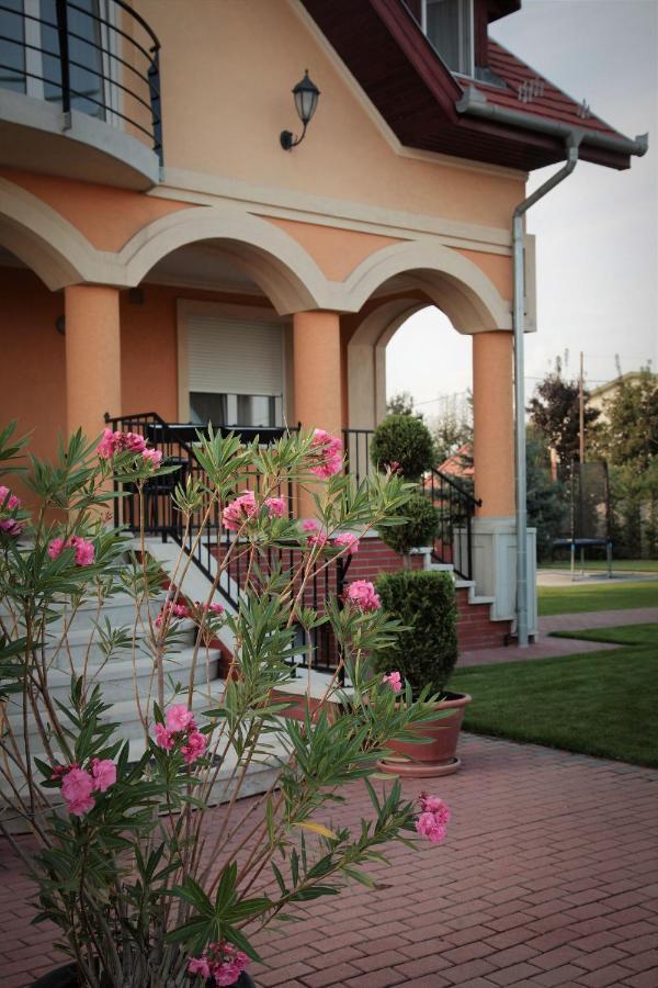 Airport Almaskert Panzio Bed & Breakfast Vecsés Dış mekan fotoğraf