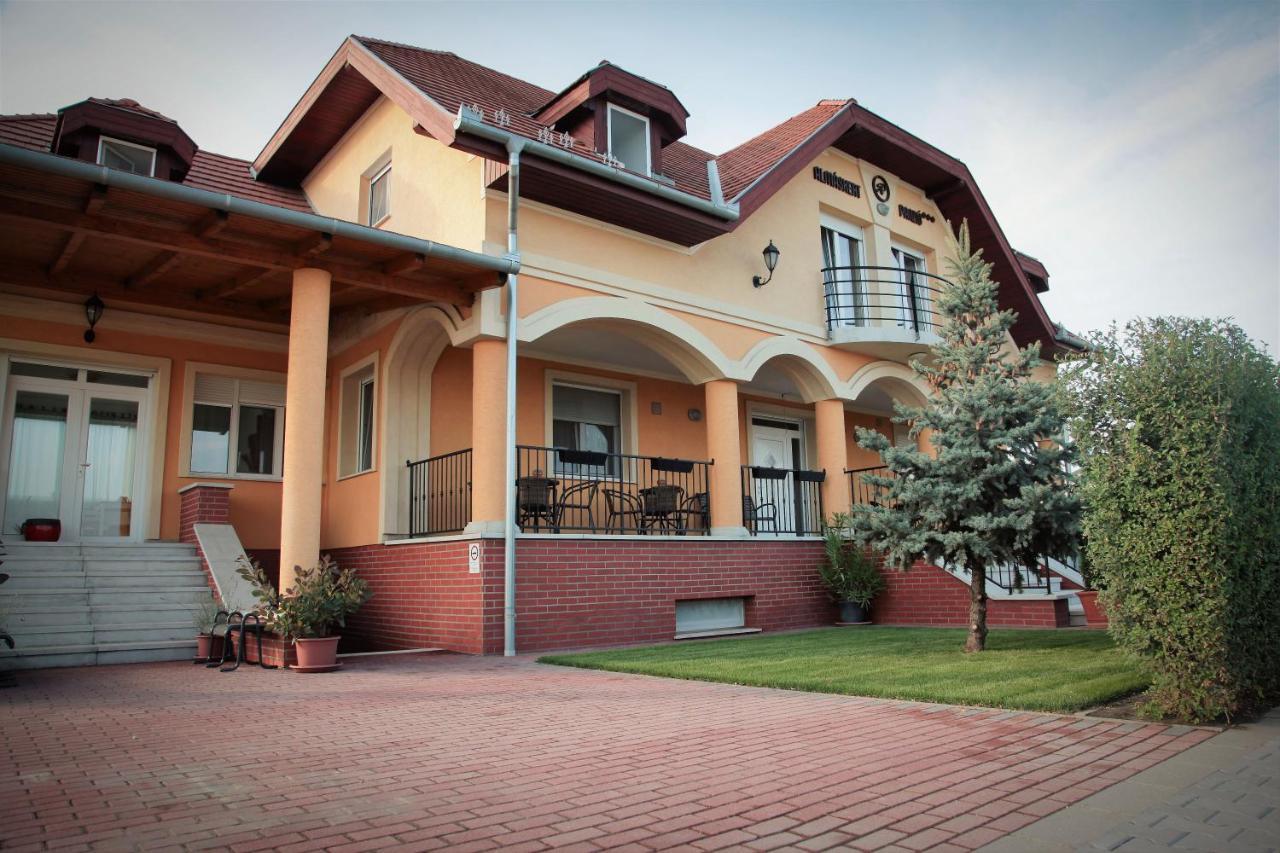 Airport Almaskert Panzio Bed & Breakfast Vecsés Dış mekan fotoğraf