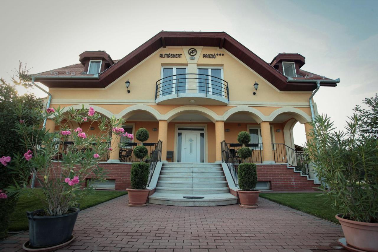 Airport Almaskert Panzio Bed & Breakfast Vecsés Dış mekan fotoğraf