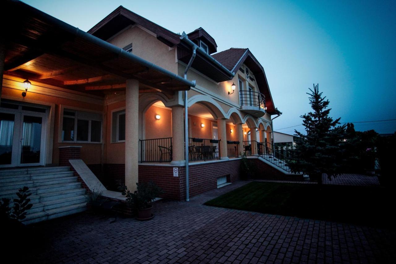 Airport Almaskert Panzio Bed & Breakfast Vecsés Dış mekan fotoğraf